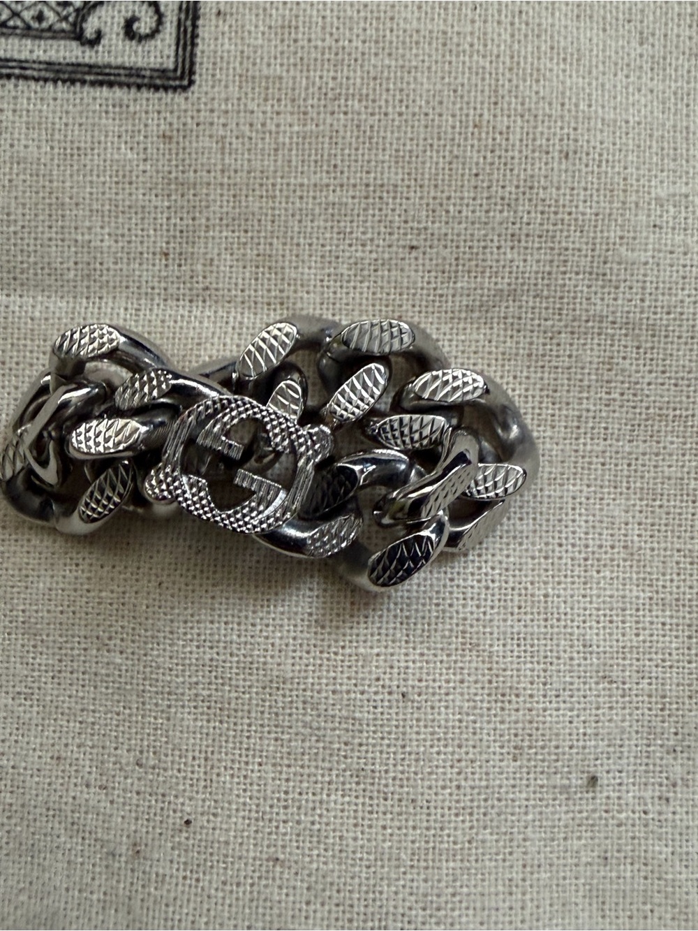 Gucci Men’s Silver Interlocking G Chain-Link Ring - Picture 3 of 8
